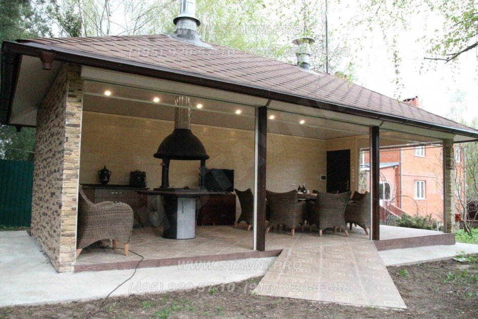 Беседка закрытая с мангальной зоной сбоку
