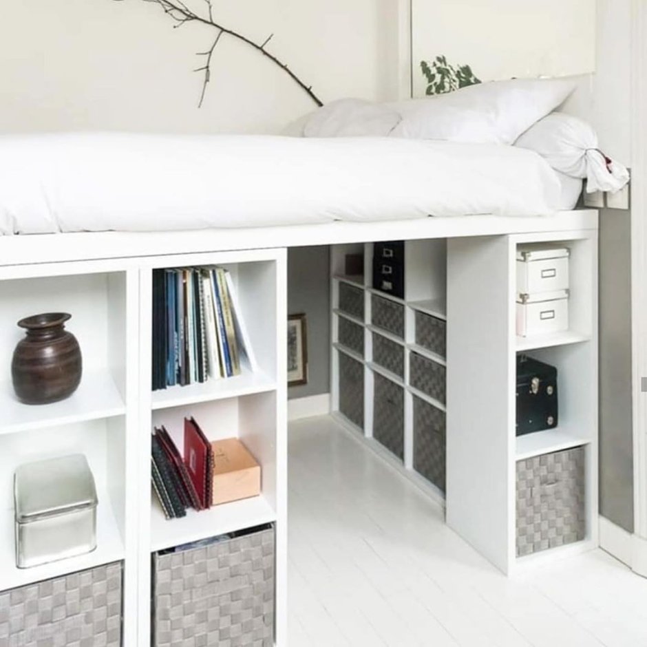 Гардеробная под кроватью