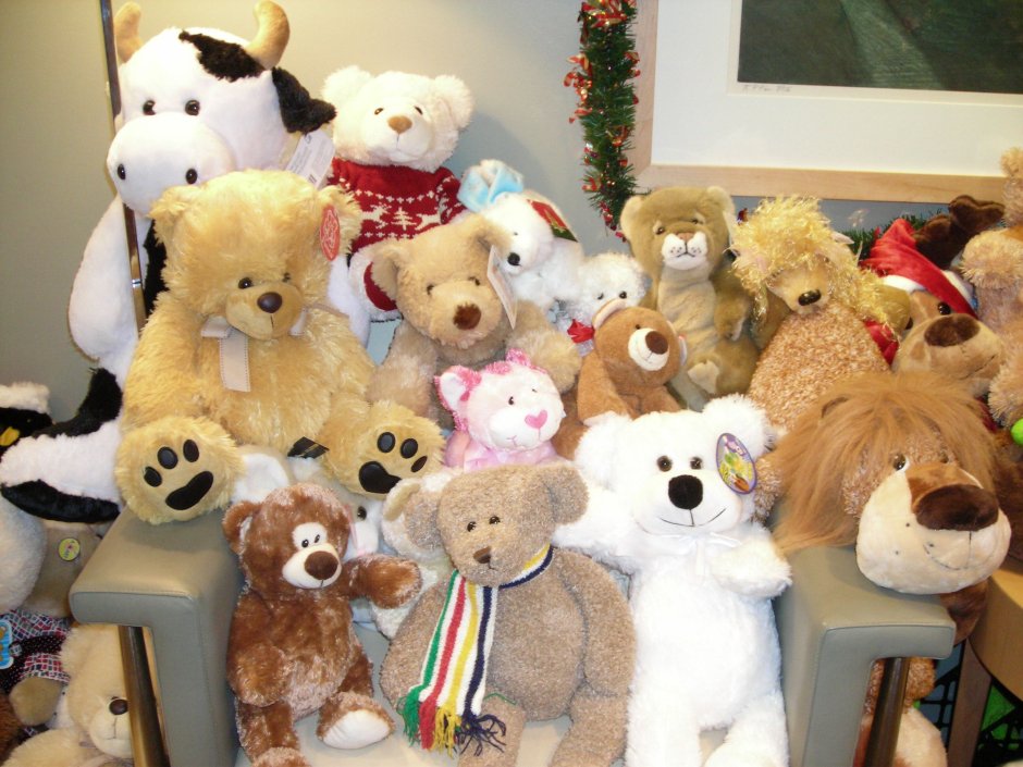 Куча плюшевых игрушек