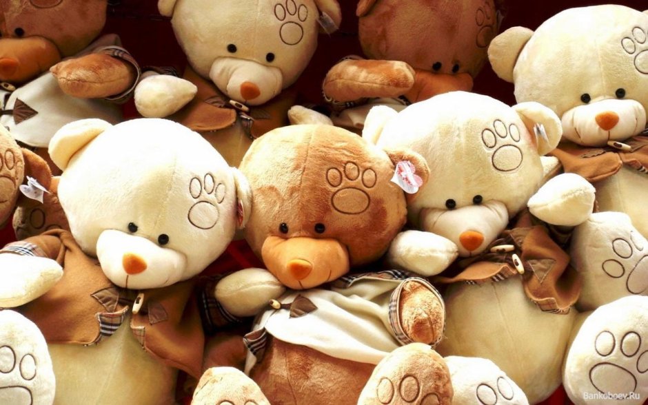 Много плюшевых мишек