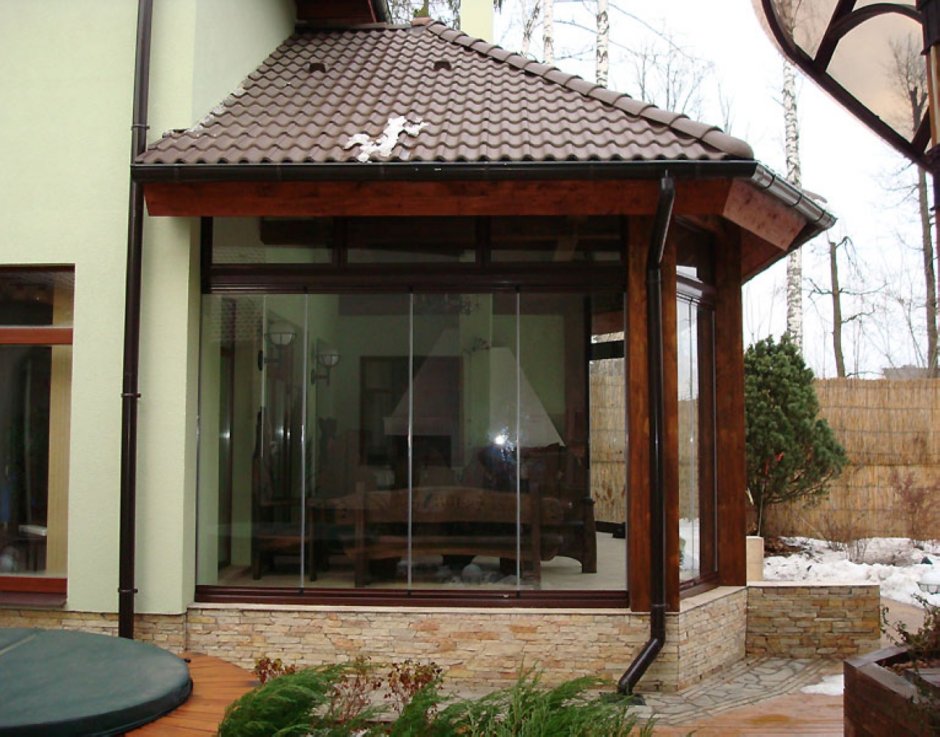 Застекленное крыльцо