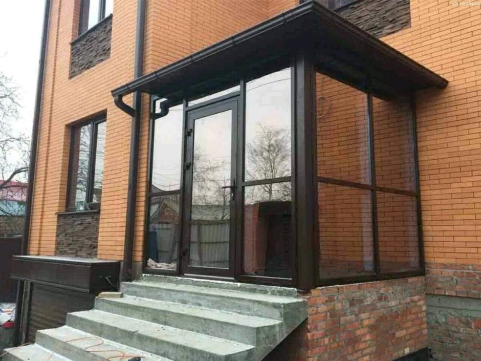 Пластиковый входной тамбур