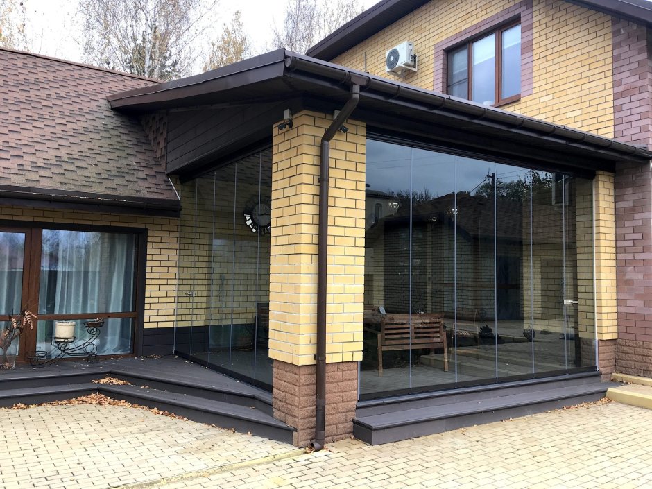 Крыльцо с панорамными окнами