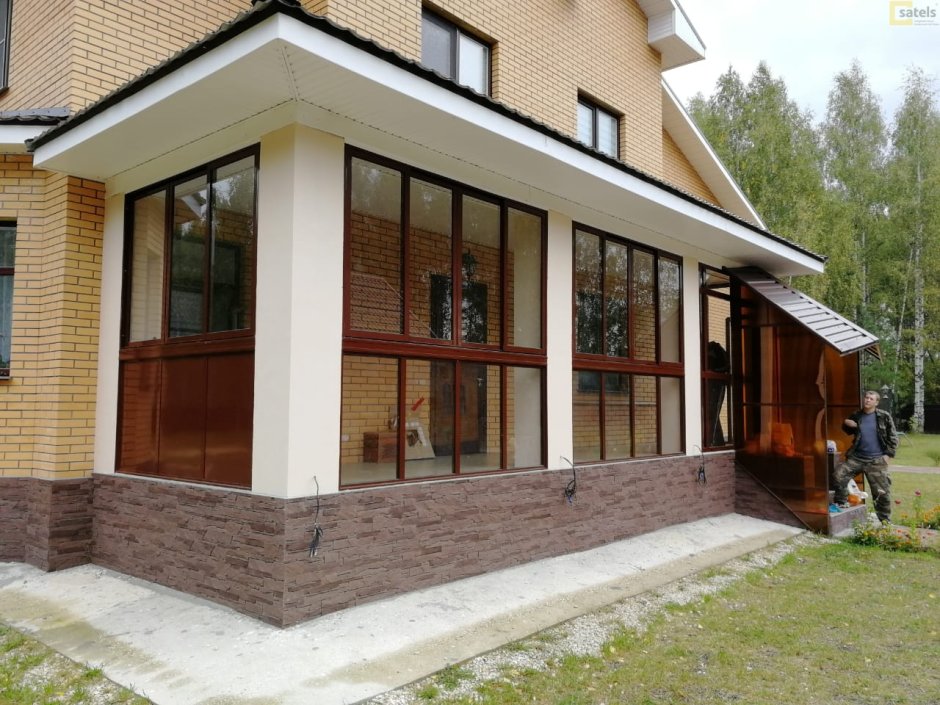 Веранда к кирпичному дому