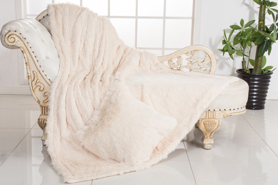 Меховой чехол на стул