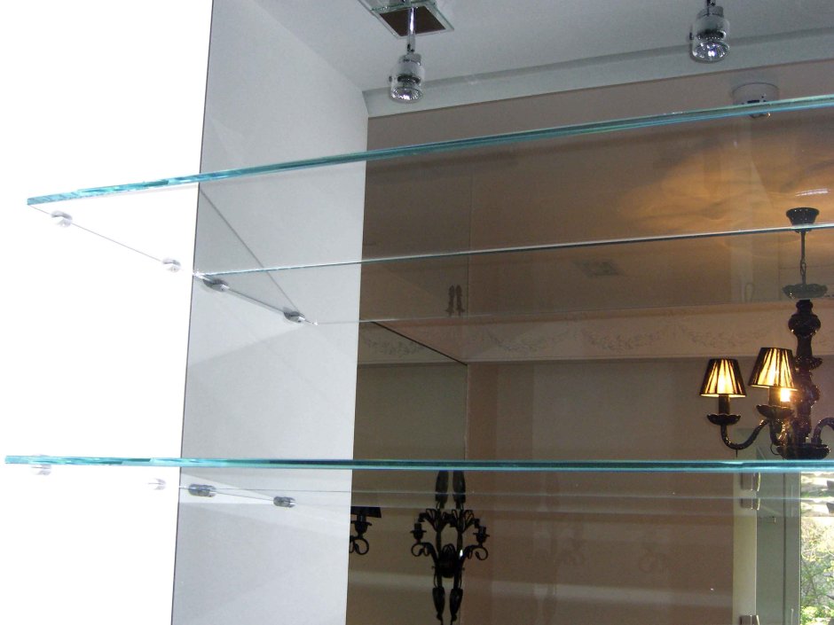 Стеклянная полка на пеликанах