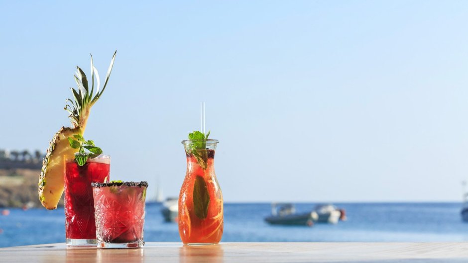 Пляжный бар коктейли