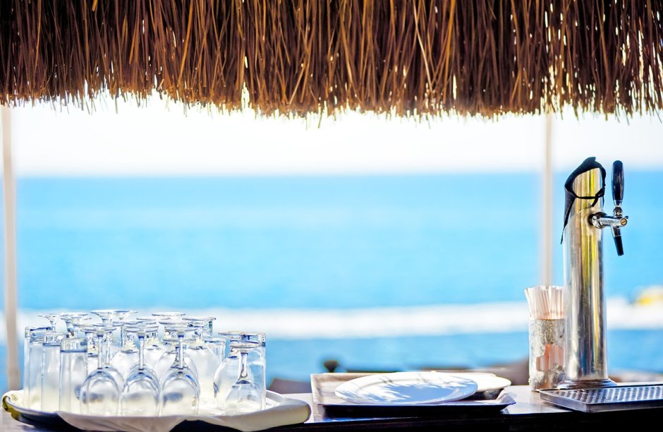 Барная стойка с видом на море