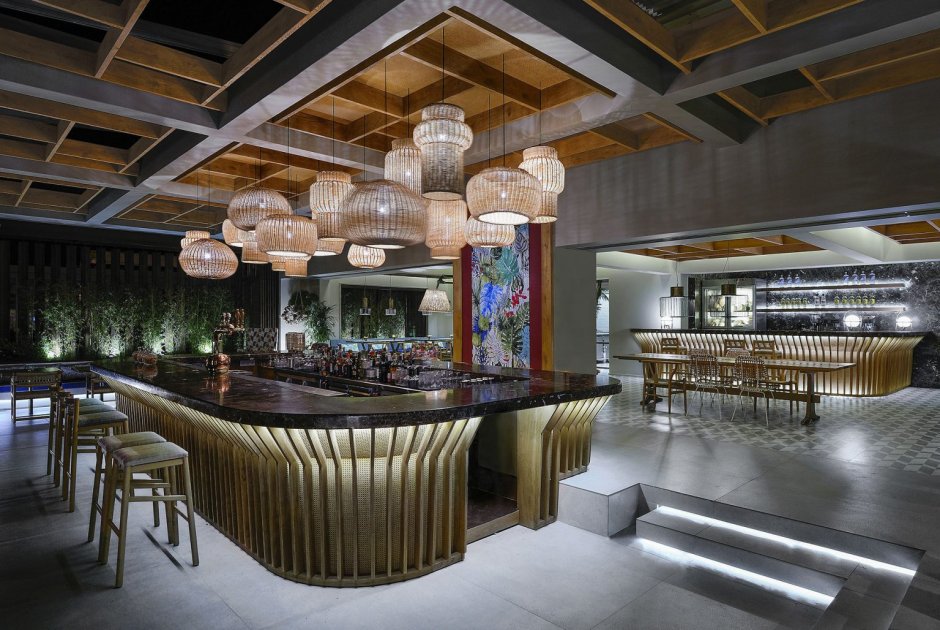 Барная зона в ресторане