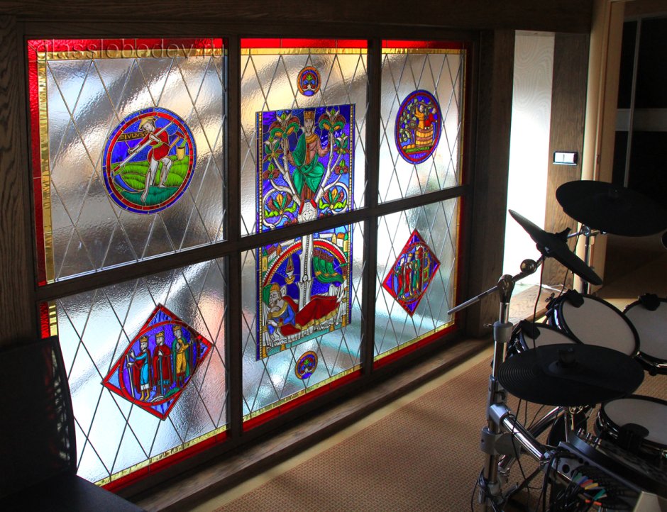 Витраж в интерьере квартиры