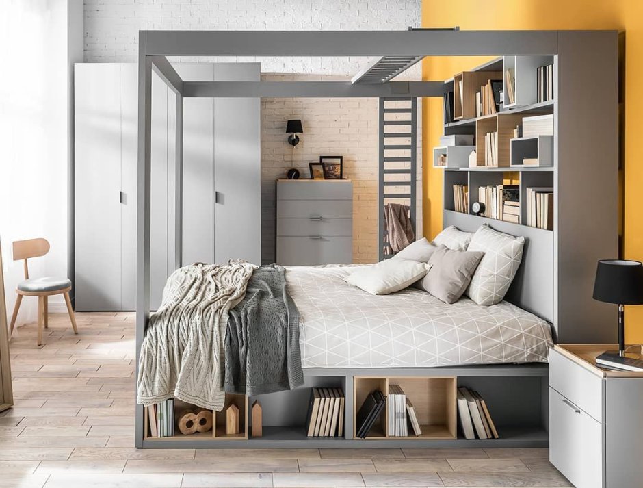 Спальня со шкафом в изголовье