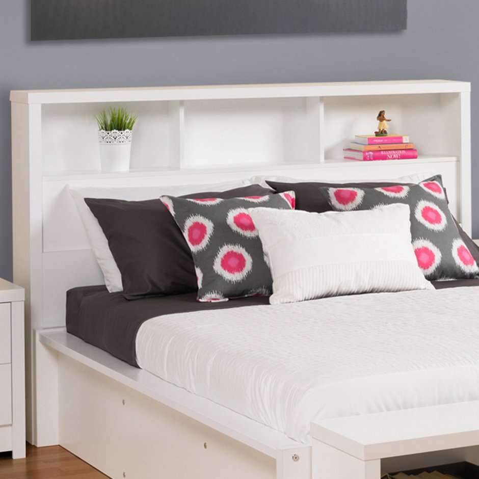 Кровать с полкой в изголовье