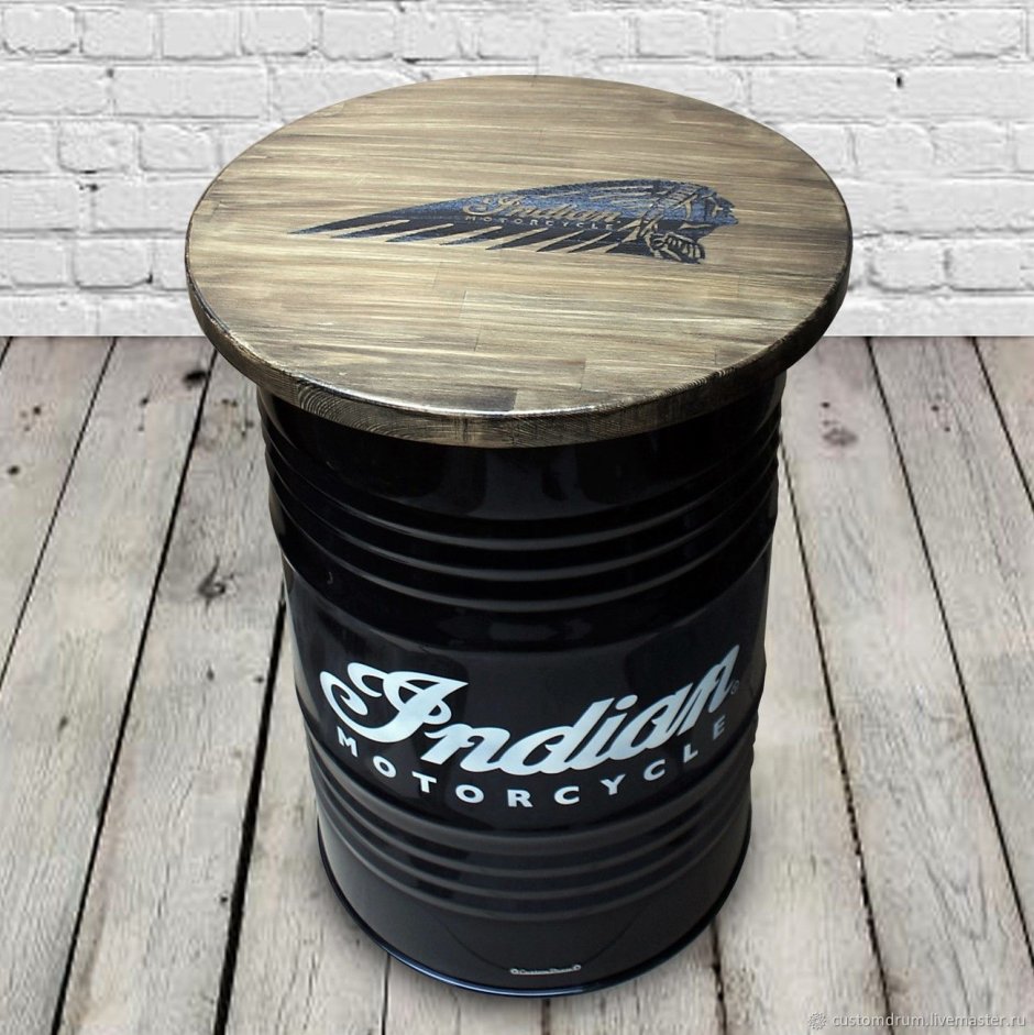 Столики из уличных железных бочек