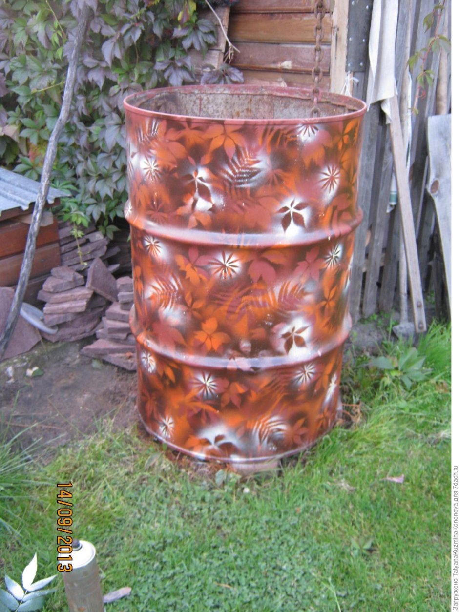 Стол из бочек металлических