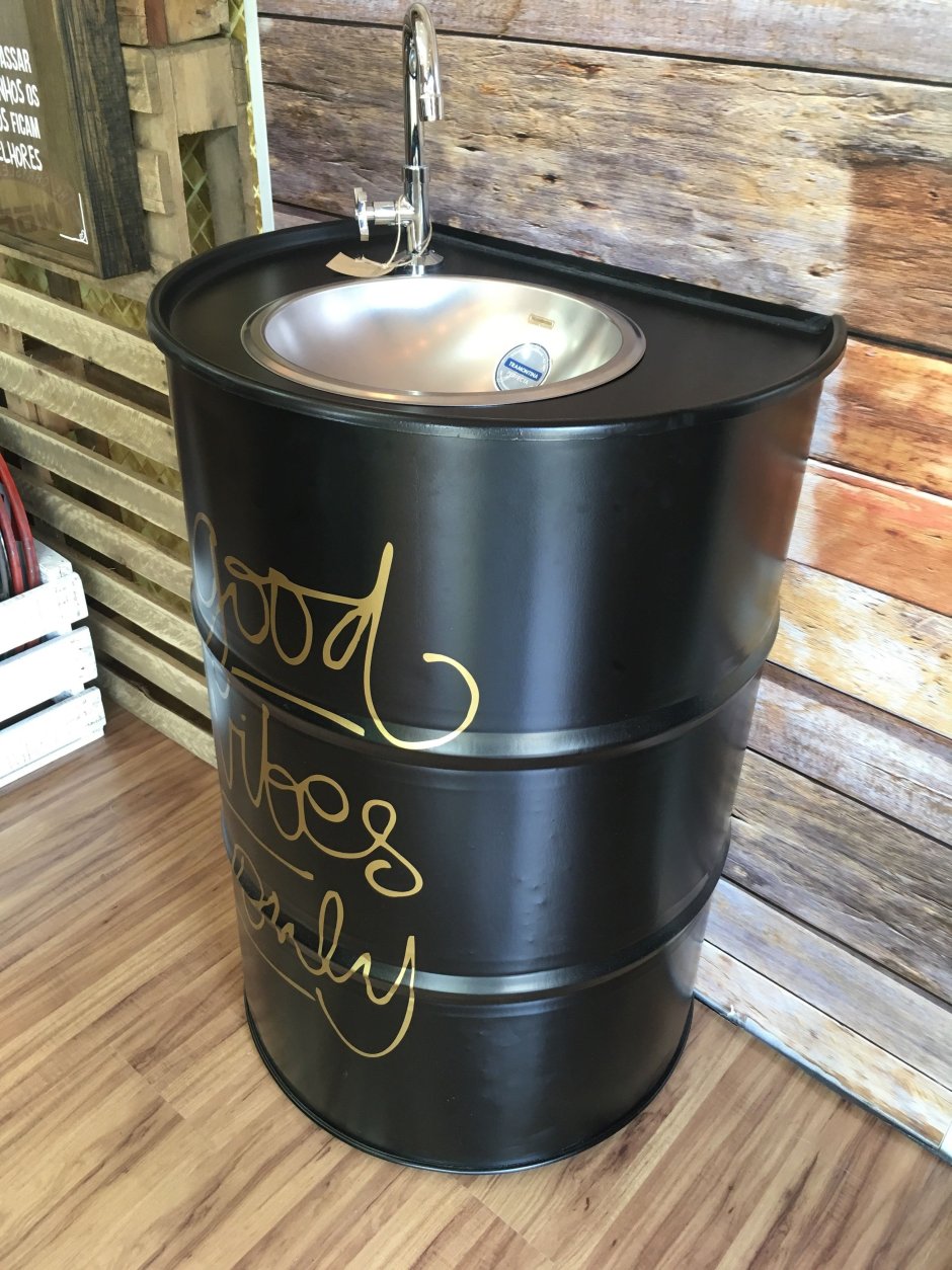 Бочки для украшения сада