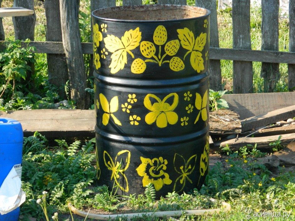 Декор бочки для воды на даче