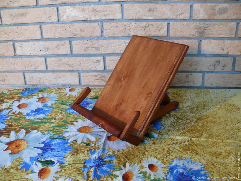 Подставка под планшет из дерева