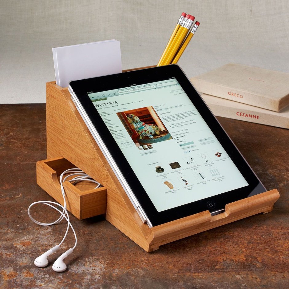 Деревянная подставка для планшета