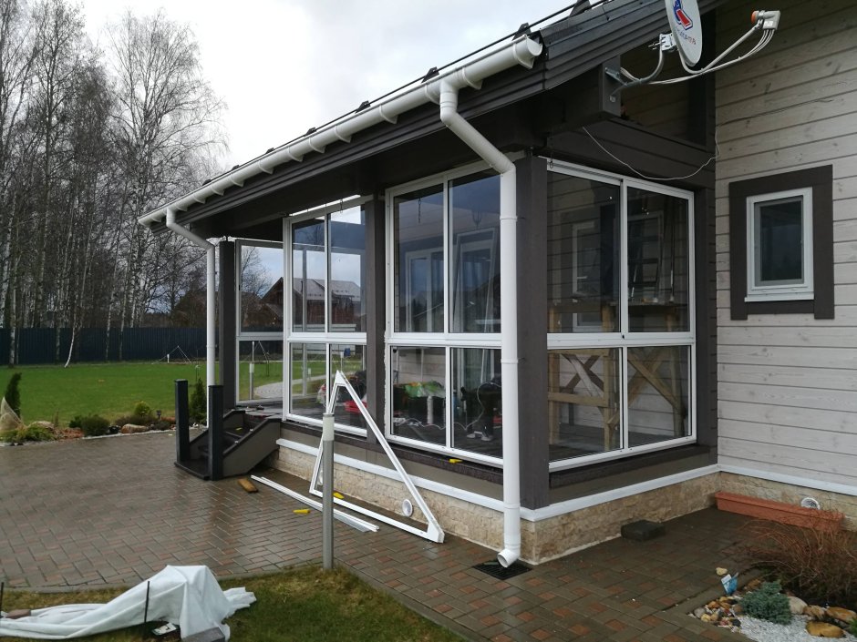 Застеклённая веранда к дому