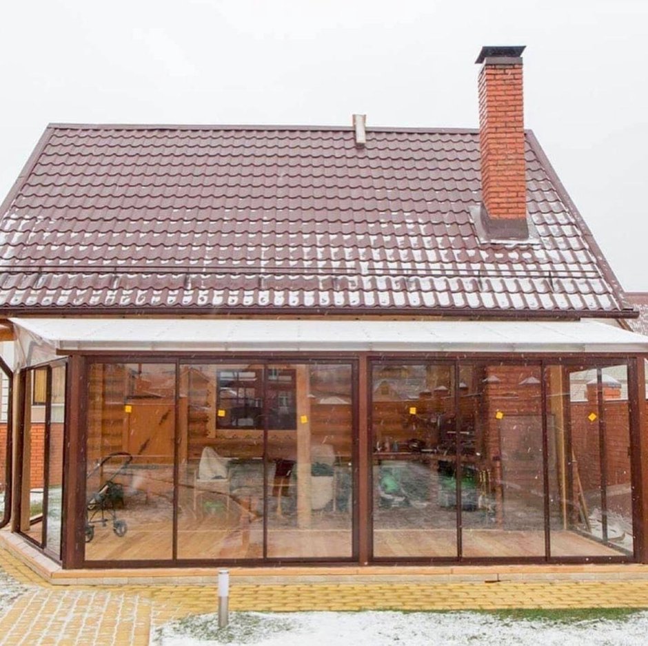 Баня со стеклянной верандой