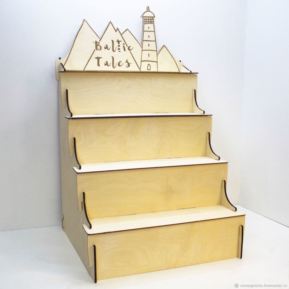 Выставочный стеллаж для поделок