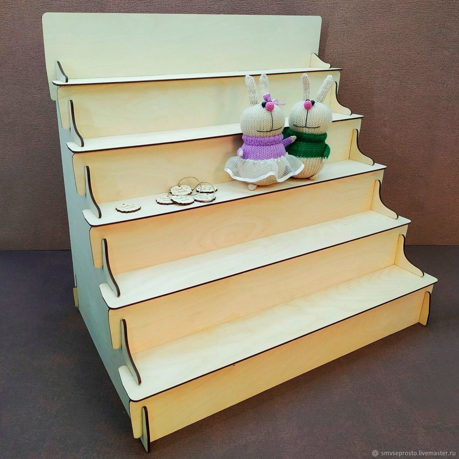 Выставочный стеллаж для поделок