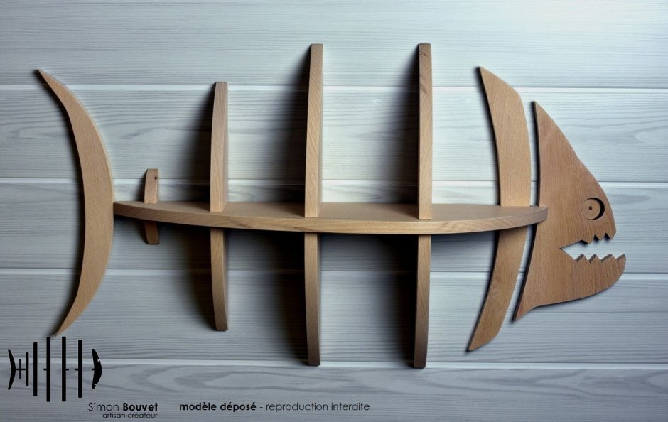 Деревянная полка в виде рыбы