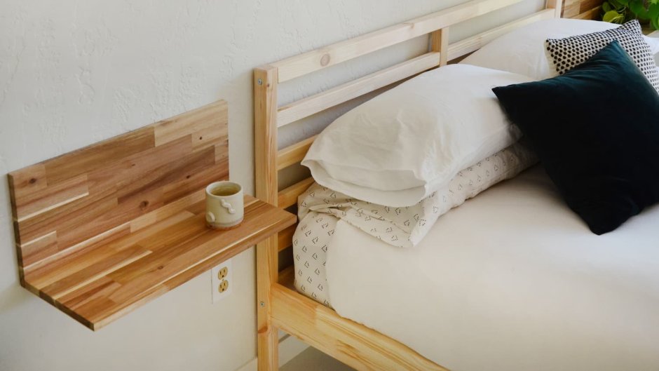 Прикроватные полочки для спальни