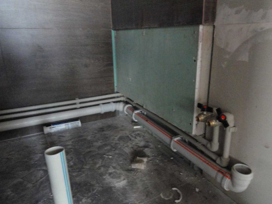 Скрытые коммуникации в ванной