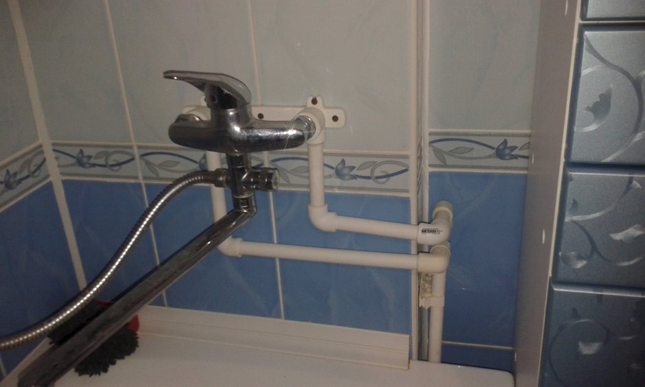 Скрыть трубы под раковиной в ванной