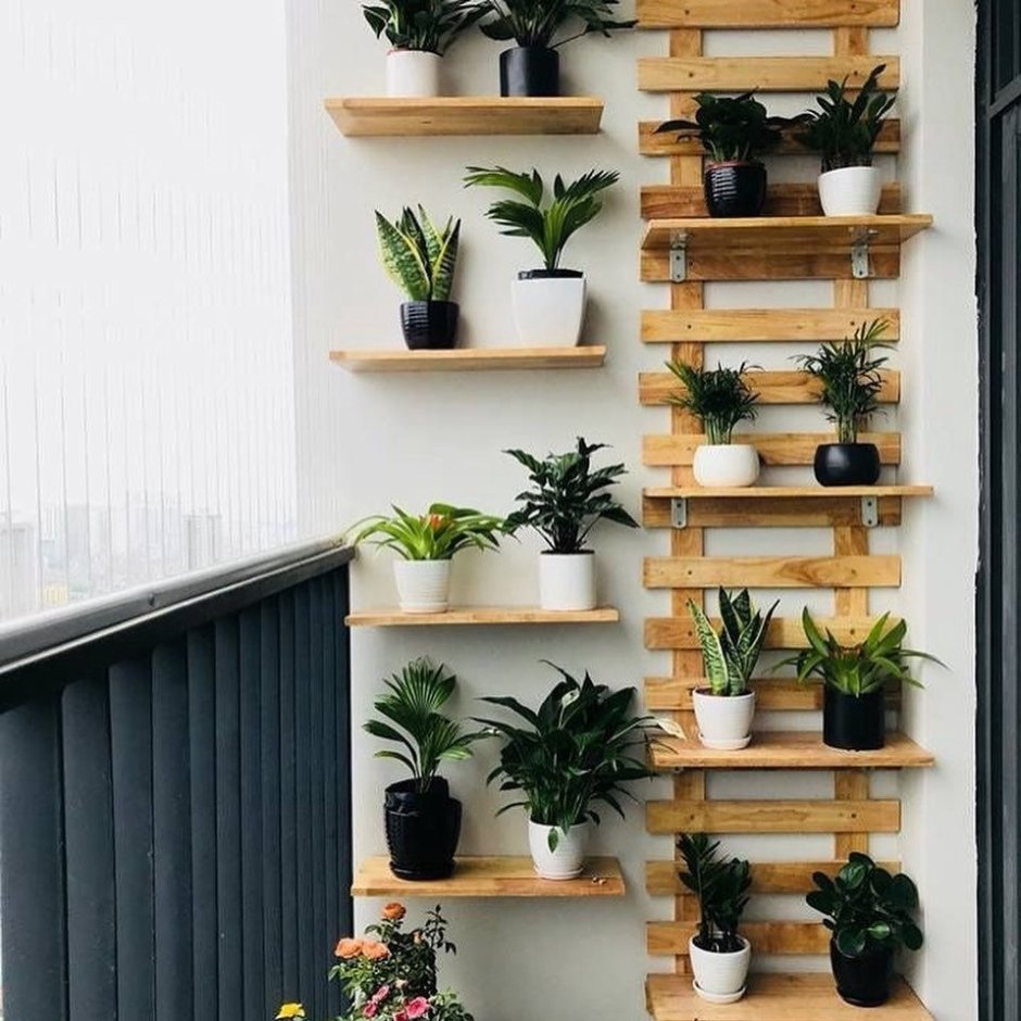 Деревянные стеллажи для сада