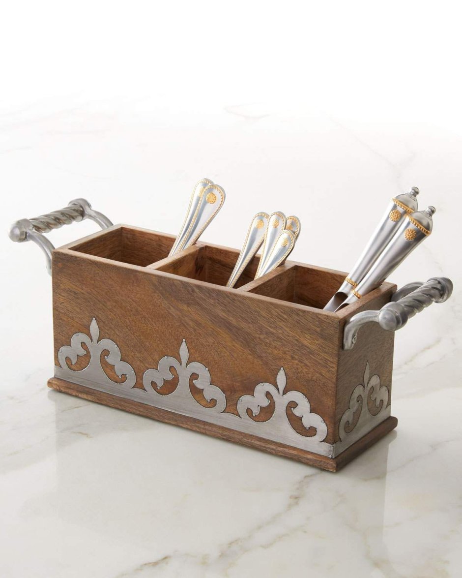 Деревянные столовые приборы украшенные специями