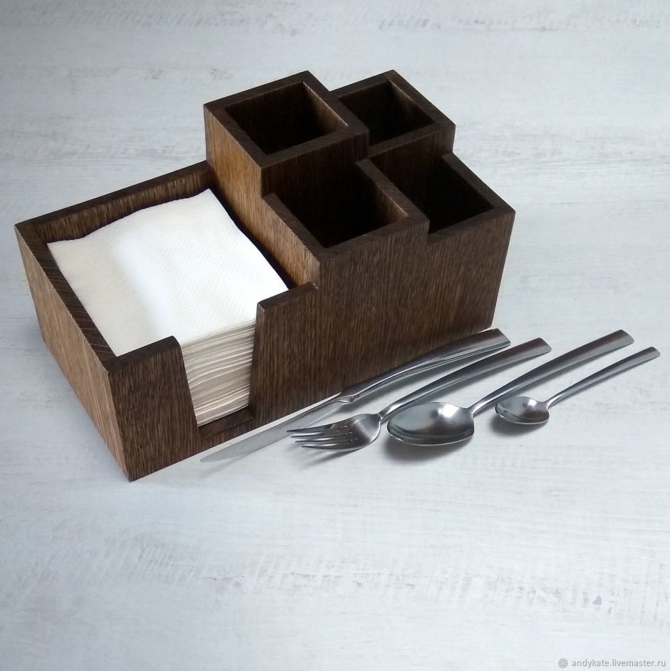 Деревянная коробка для приборов в кафе