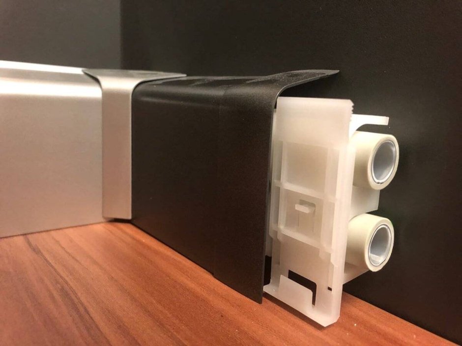 Плинтус для закрытия труб отопления