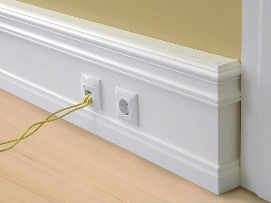 Потолочный плинтус с кабель каналом