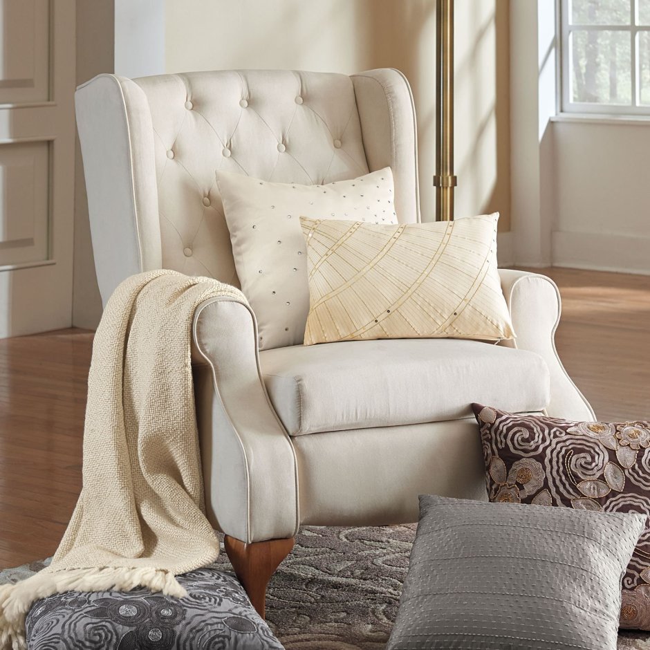 Мягкое кресло в спальню