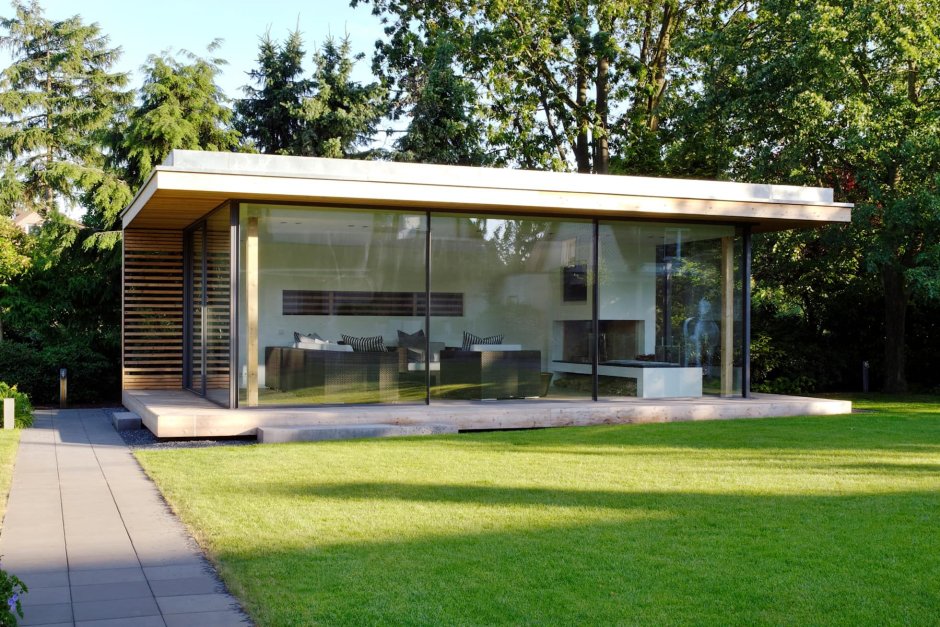 Летняя кухня с плоской крышей