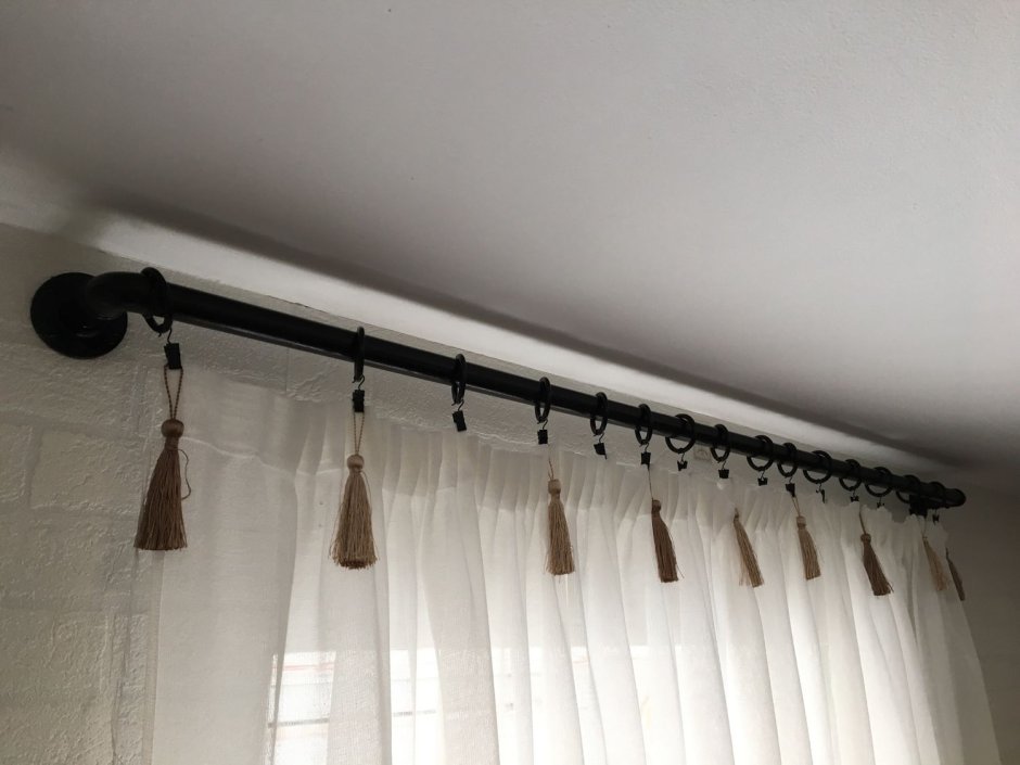 Карниз для штор в ванную комнату