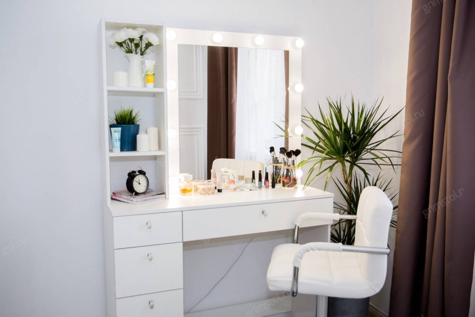 Туалетные столики Гримерные