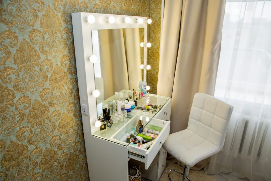 Столик туалетный 32.21 Сохо