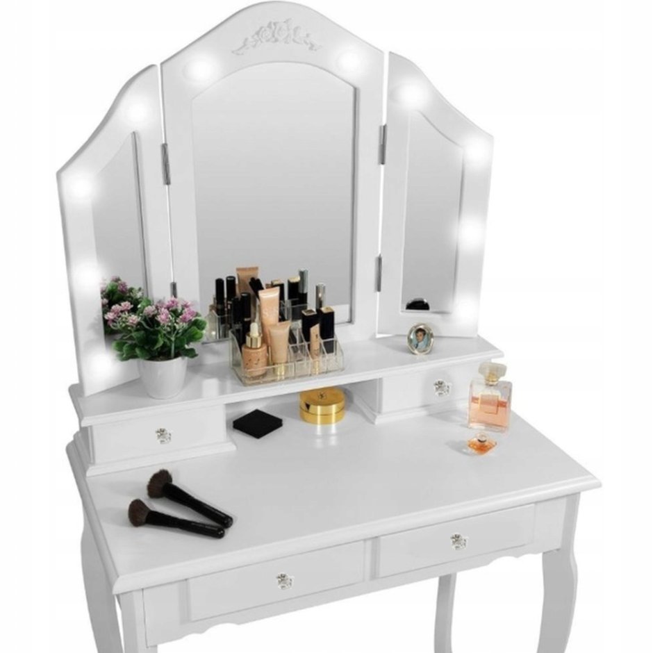 Косметический столик с зеркалом и подсветкой