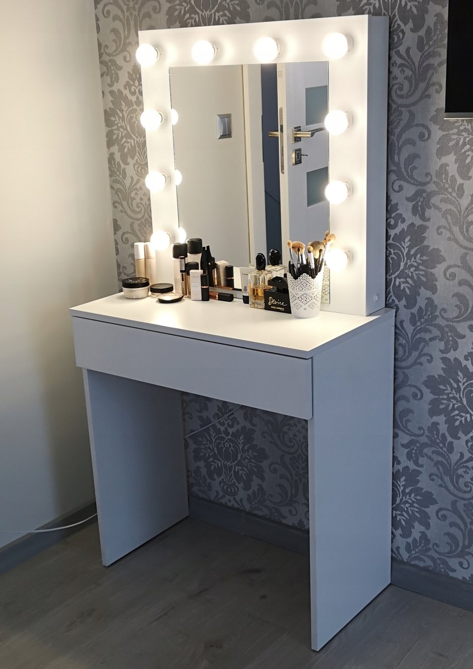 Икеа стол гримерный