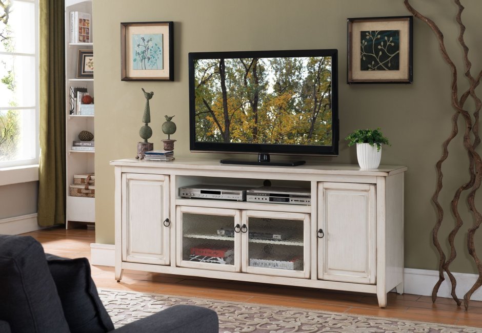 Тумба под телевизор в классическом стиле