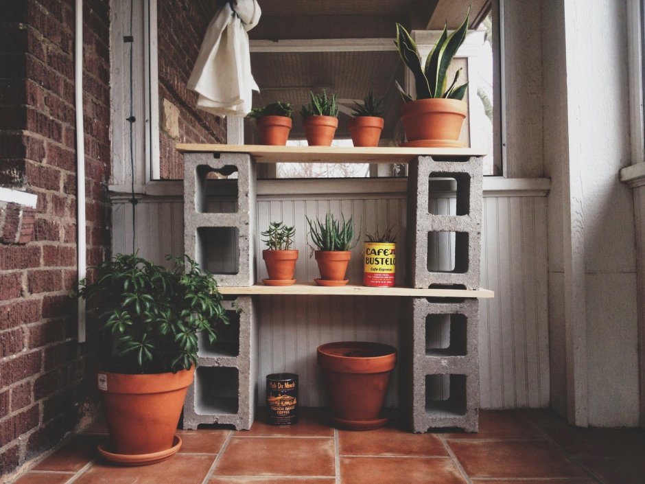 Полка из шлакоблоков