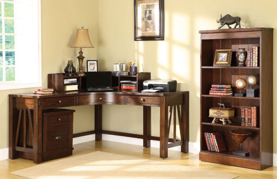 Угловой письменный стол в стиле Шале