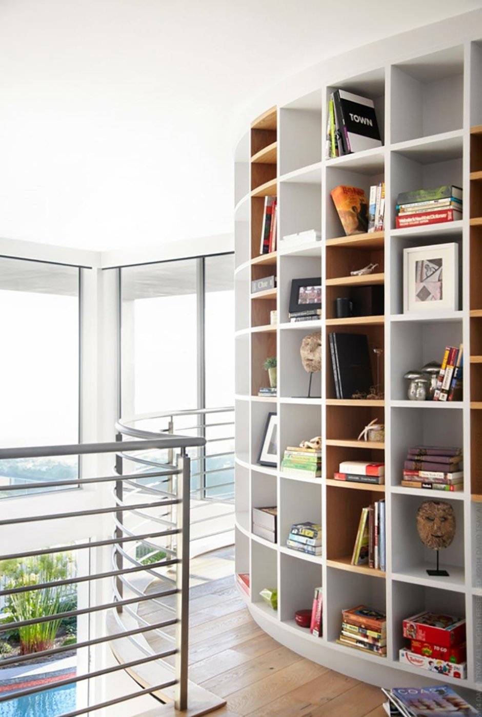 Полукруглый стеллаж