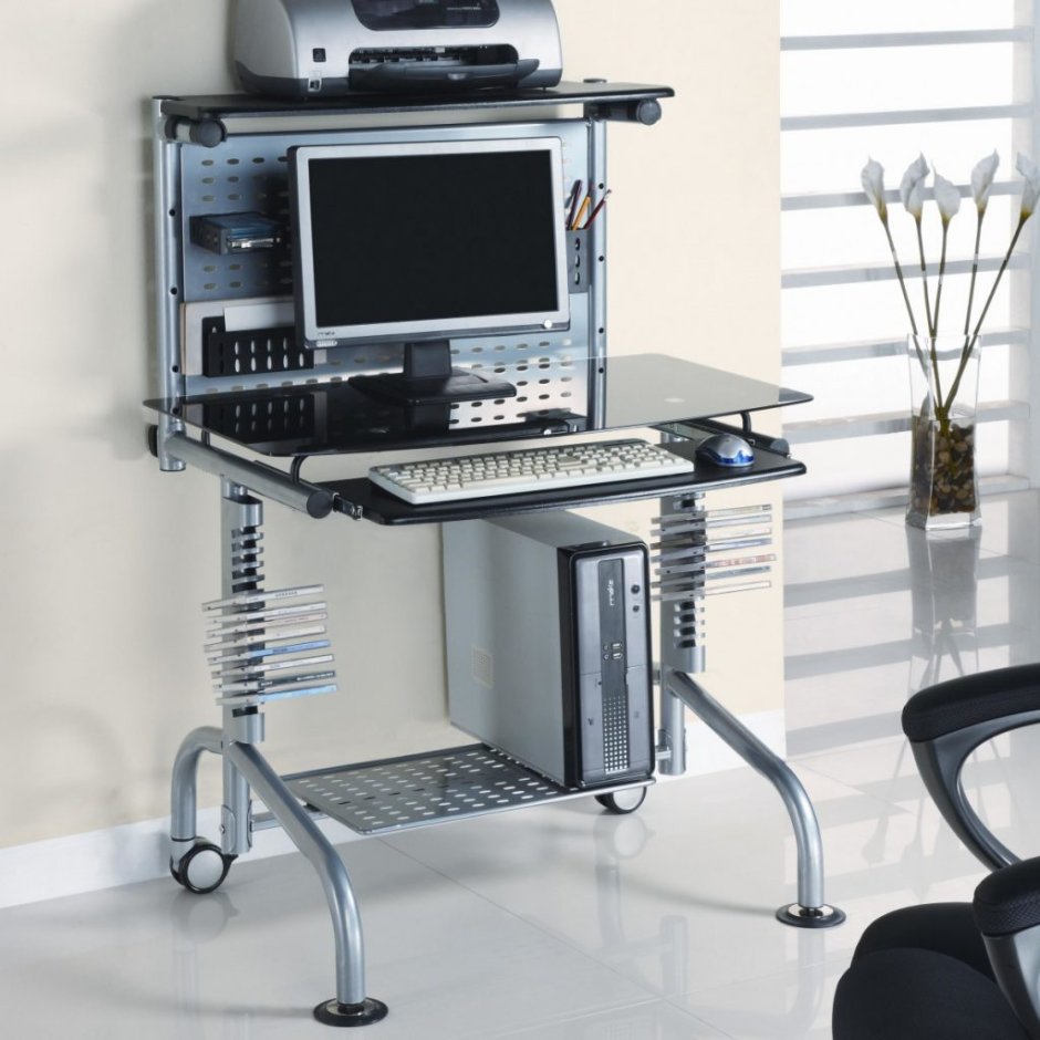 Стеклянный компьютерный стол