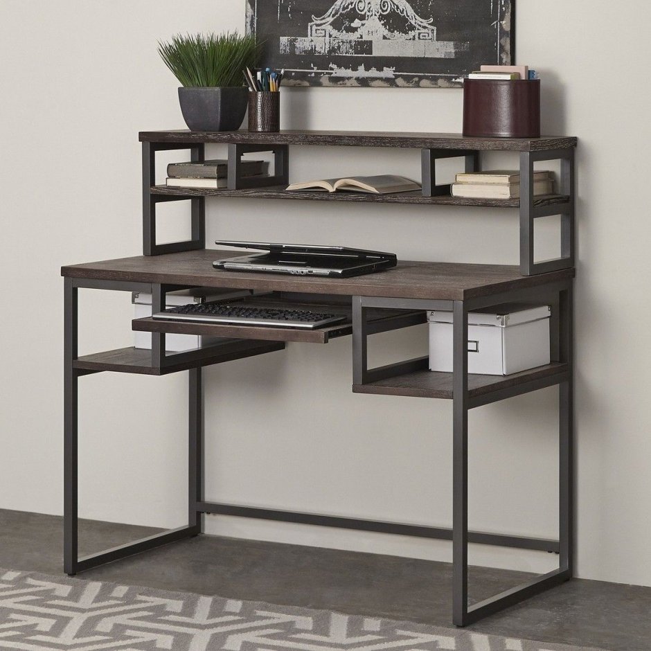 Компьютерный стол из металла и дерева