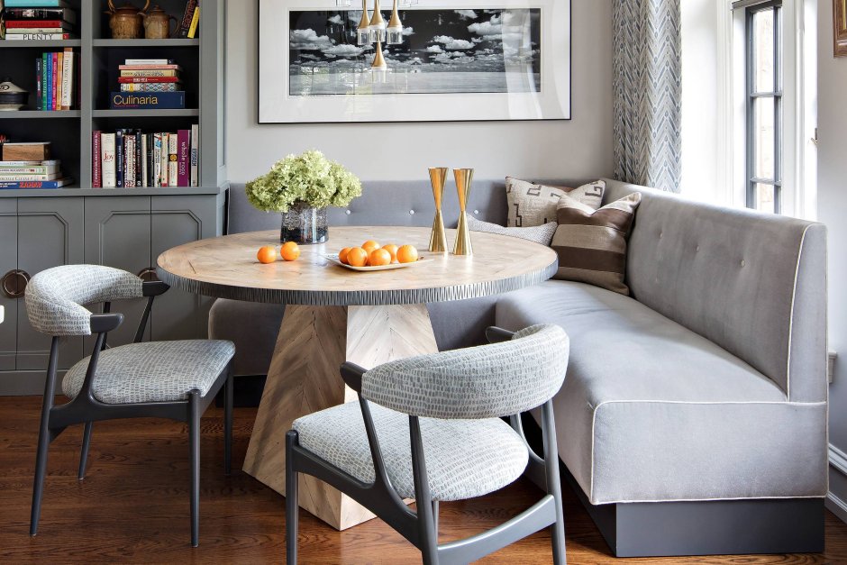 Столовая зона с диваном