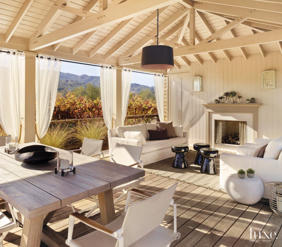 Интерьер беседки